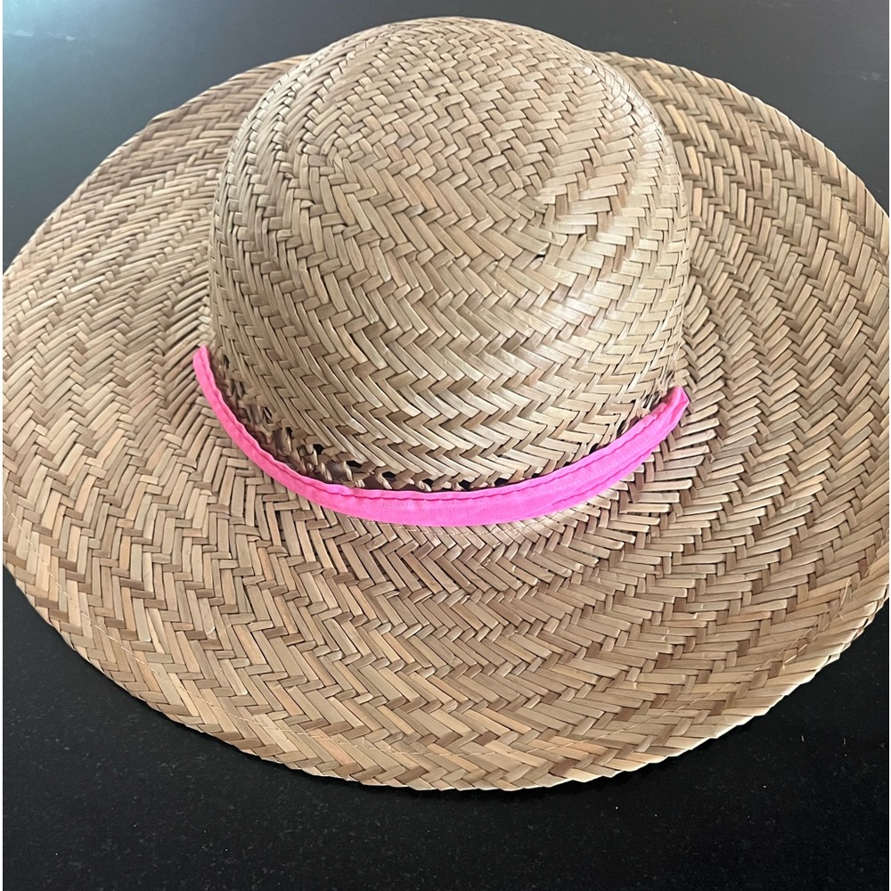 Wide brim straw hat with pink tie. OS